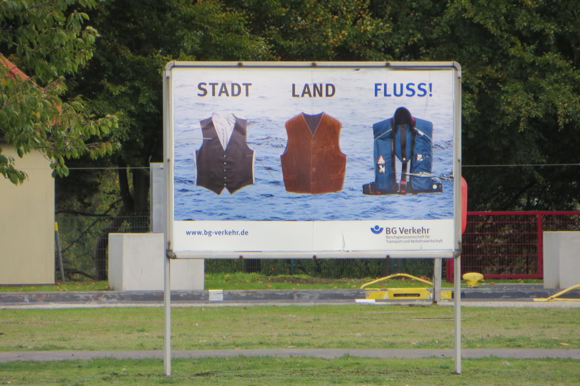Schild am Kanal Schild am Kanal